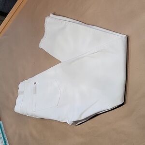 7 For All Mankind Size 26 Roxanne Ankle with Raw Hem. White, Gently Used Cond